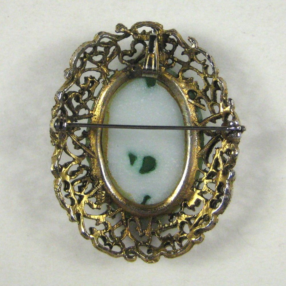 Green Cameo STYLE Oval Brooch Pin Goldtone Vintage 1980s 2.2 inch Estate Flower - Picture 3 of 5